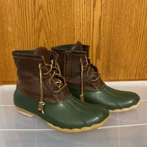 Women’s size 8 Sperry winter/ rain boots.